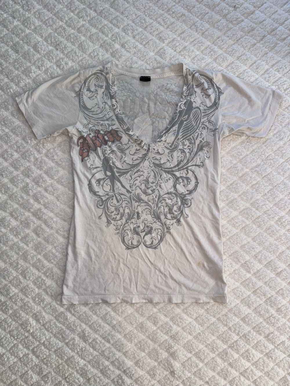 Skin Y2K White Graphic V-Neck Tee